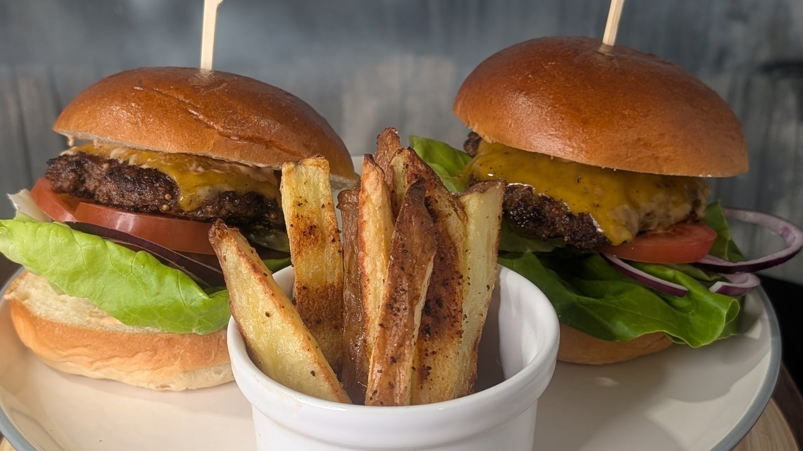 Sarah Butlerine potlačeni cheesburgerji