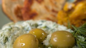 Lilly Higginsova: tzatziki in domači ploski kruhi