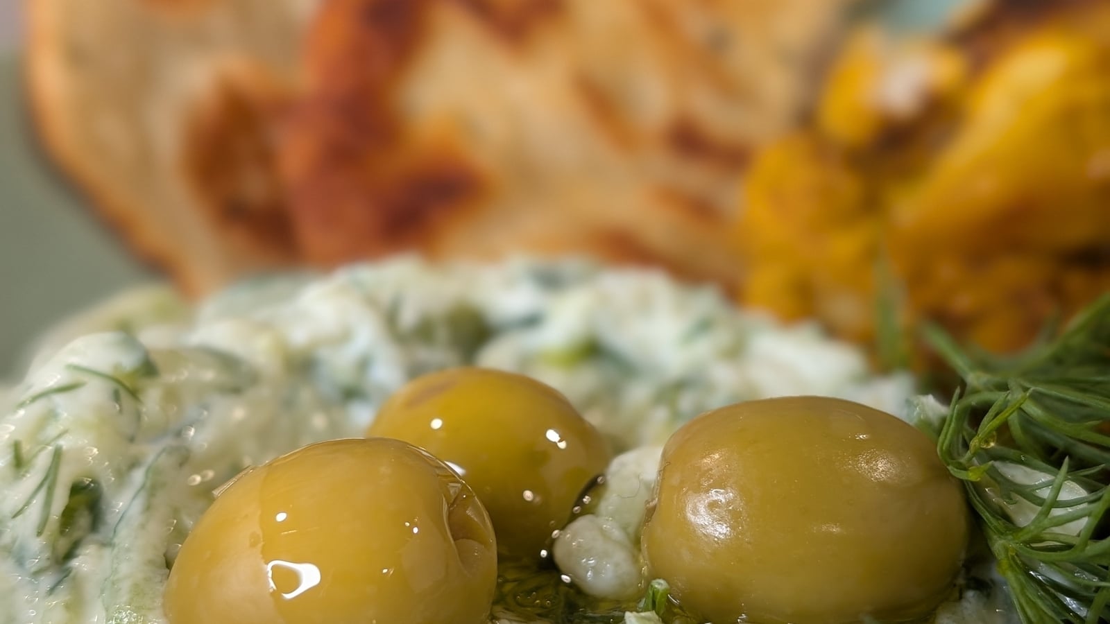 Lilly Higginsova: tzatziki in domači ploski kruhi