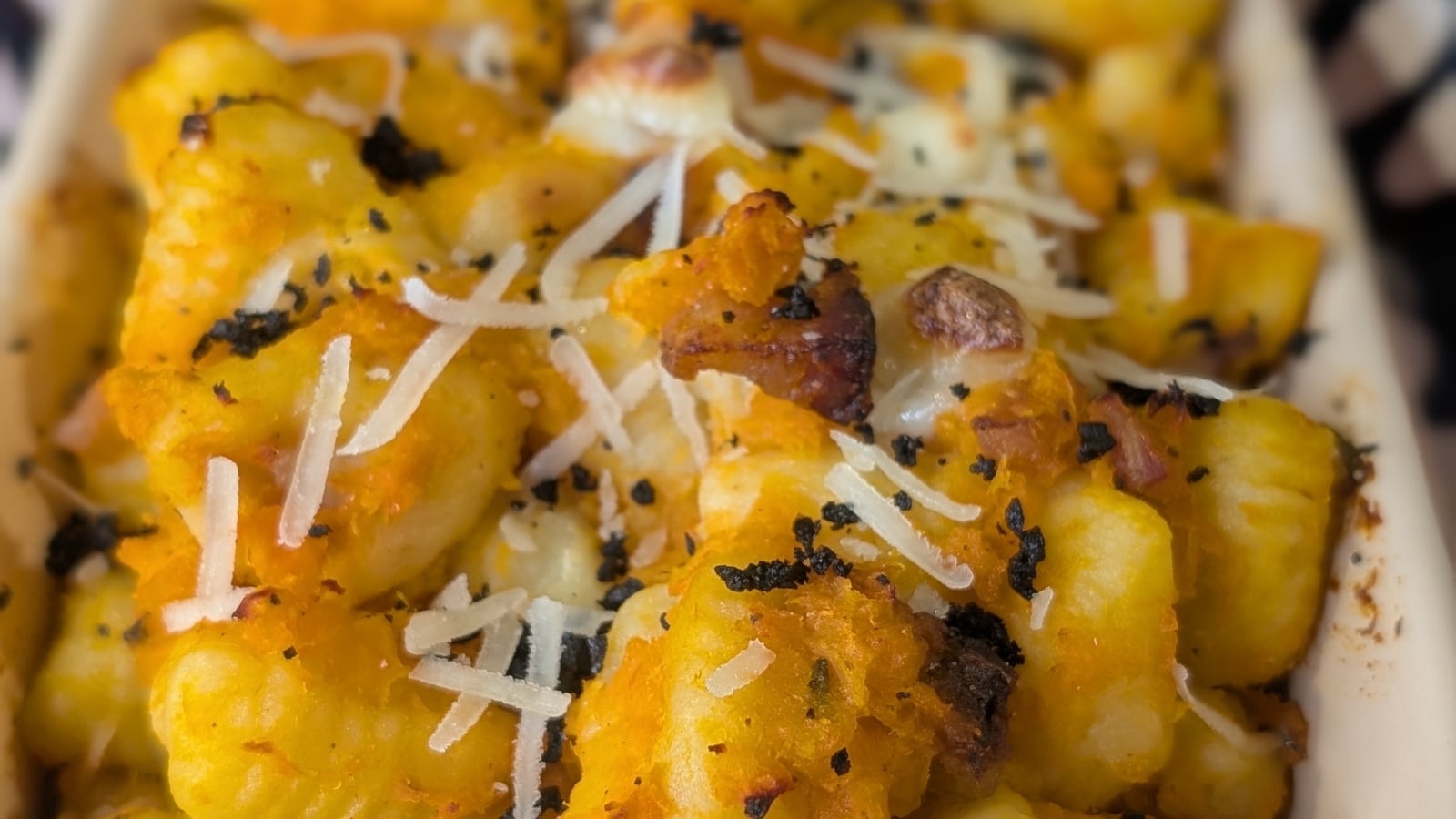 Pečeni njoki Rosarie Manchese z svinjino in bučo butternut