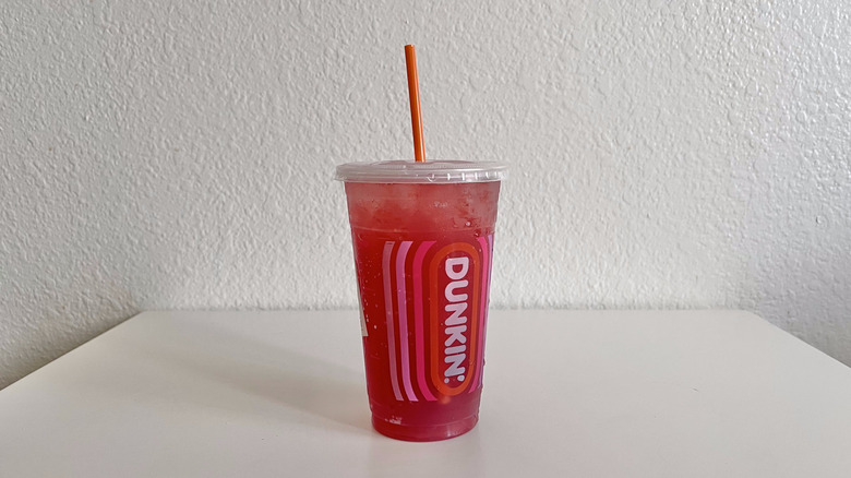 Glamberry Zero drink on a table
