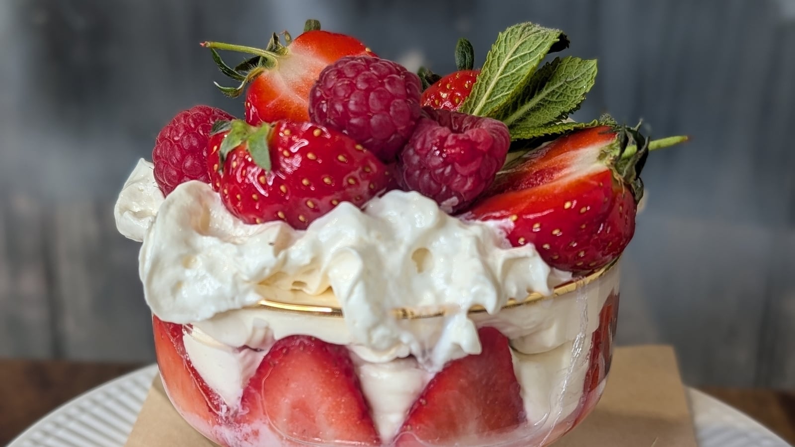 Sarah Butler: Poletni jagodni tiramisu