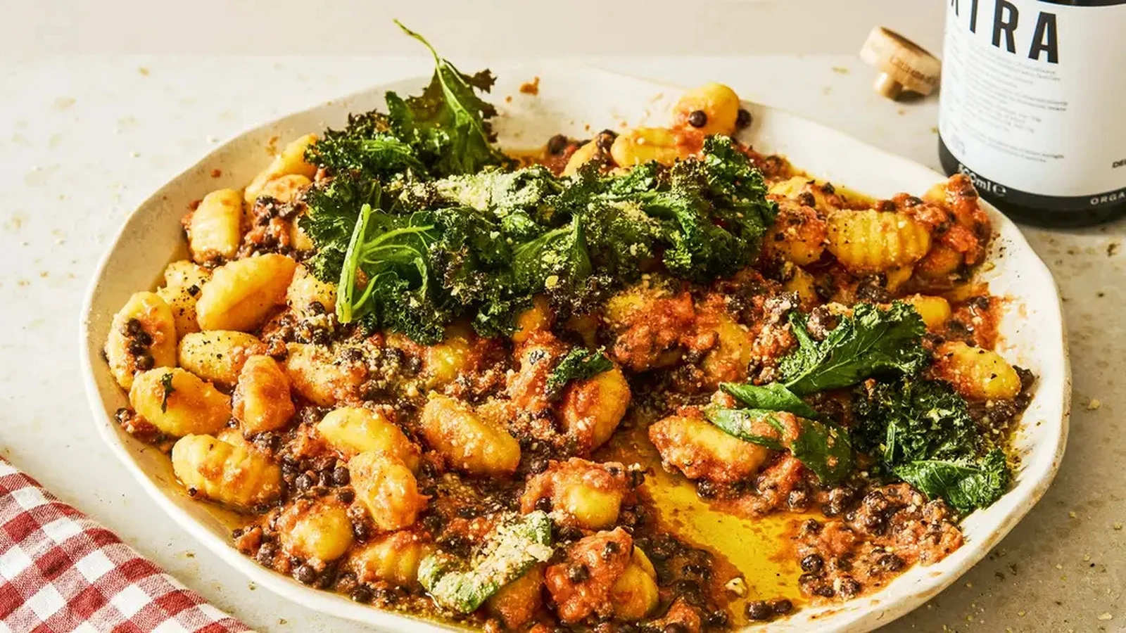Gnocchi v omaki s hrustljavim keljem