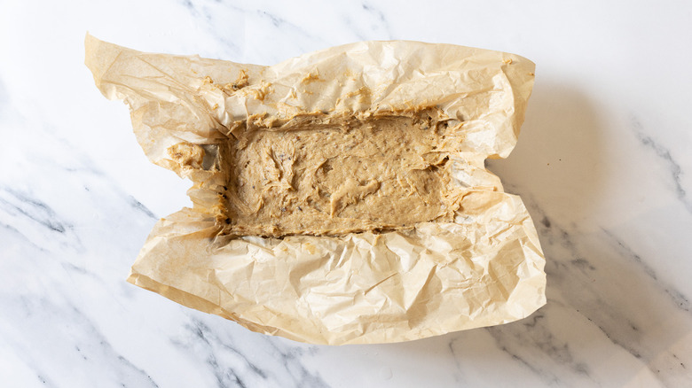 Pan with raw banana bread.