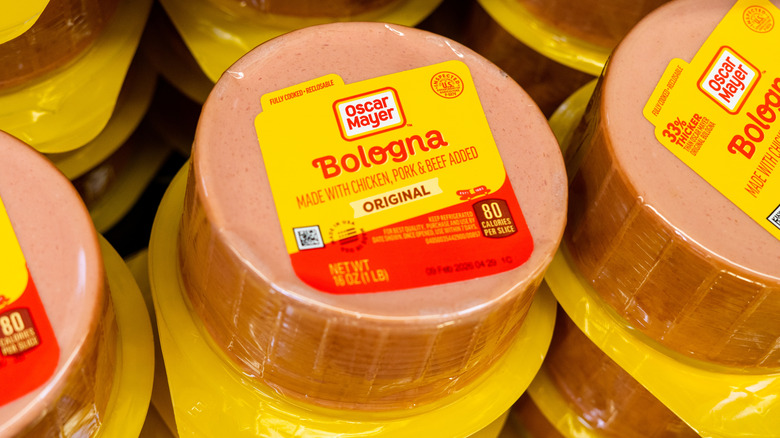 Packages of Oscar Mayer bologna at a store