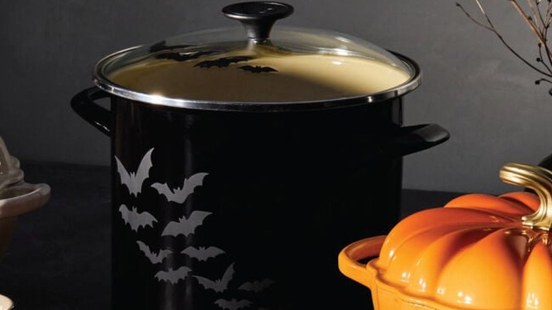The Bat Stockpot next to a Pumpkin Cocotte.