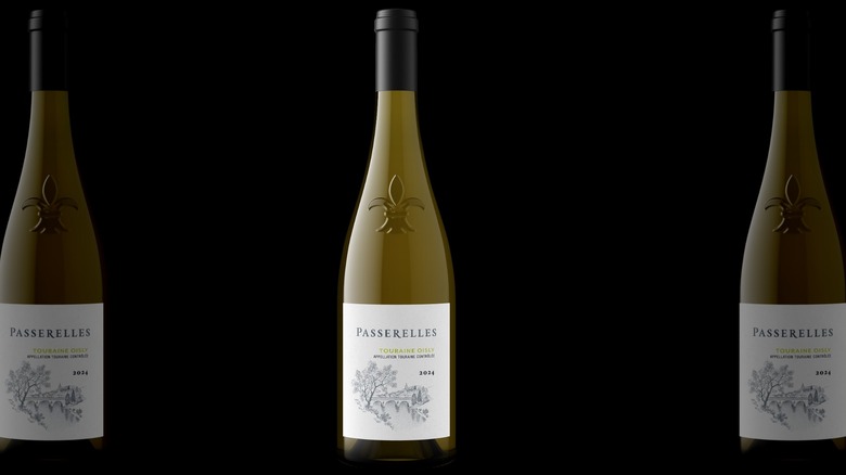Bottle of Passerelles Touraine Oisly sauvignon blanc