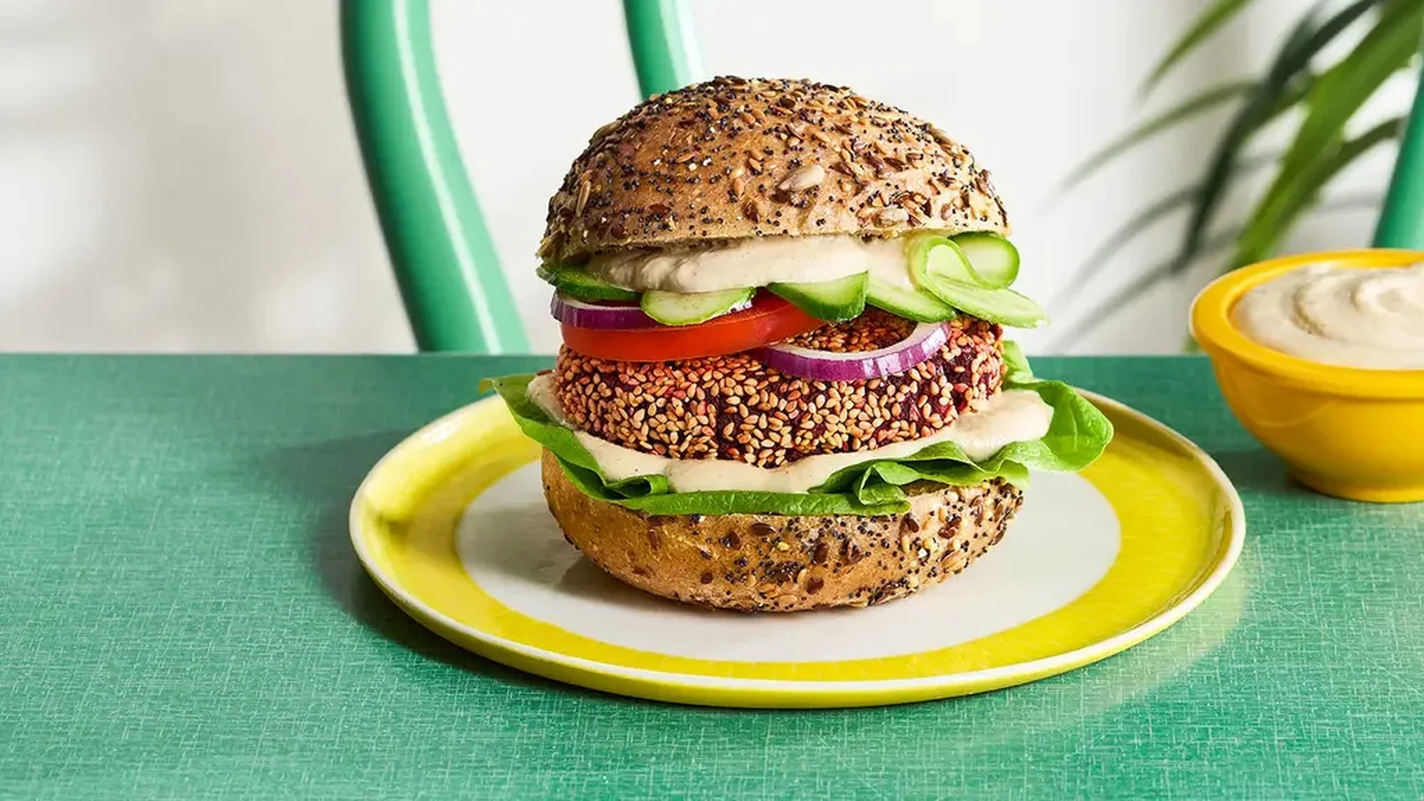 Falafel burgerji z rdečo peso – recept Joe Wicks