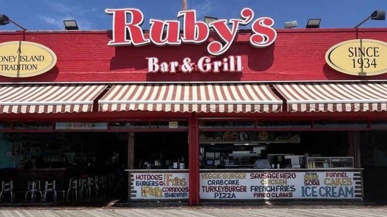 exterior of Ruby's Bar and Grill
