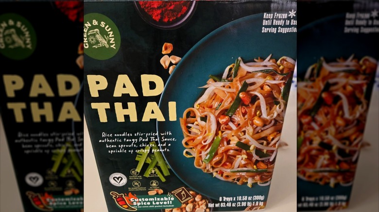 Green and Sunny pad thai box