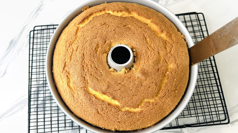 Knife running around rim of cake in pan