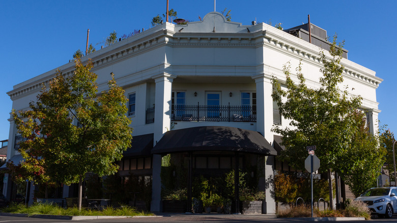 The ivy-coated exterior of Single Thread in Healdsburg