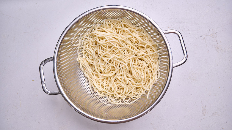 drained and rinsed noodles in a colander