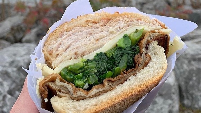 Sandwich with broccoli rabe
