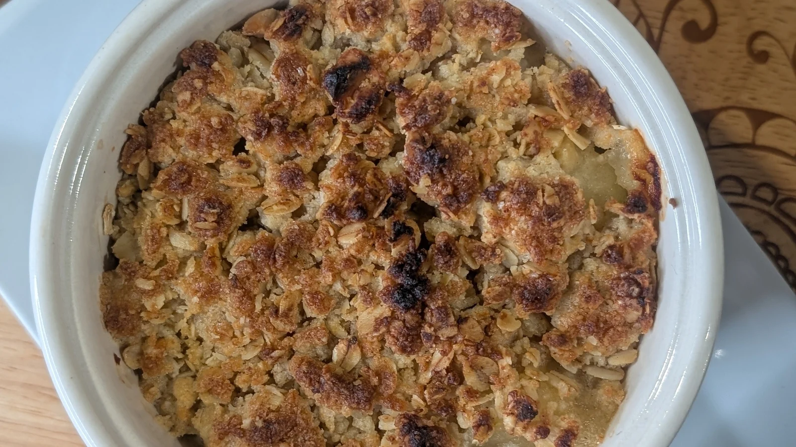 Sarah Butlerin jabolčni crumble – pomirjujoč recept